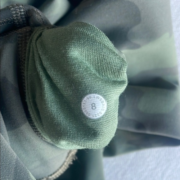 Lululemon Align Pant II 25"
Heritage 365 Camo Green Twill Multi size 8 - Picture 9 of 9